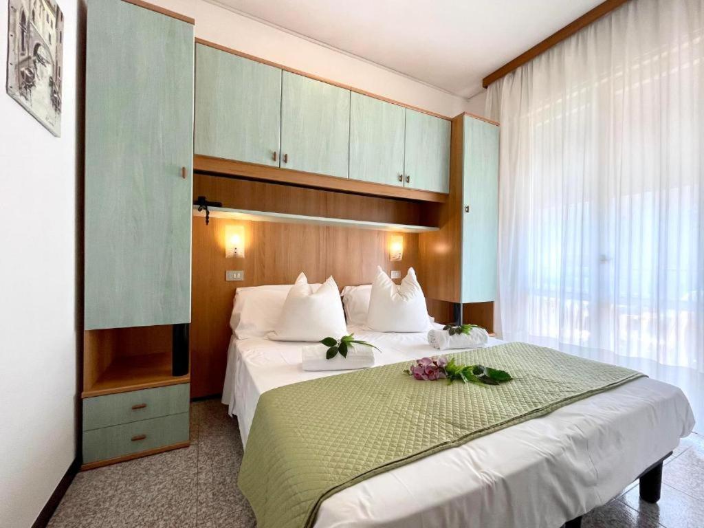 Hotel Trovatore Лидо-ди-Езоло Экстерьер фото